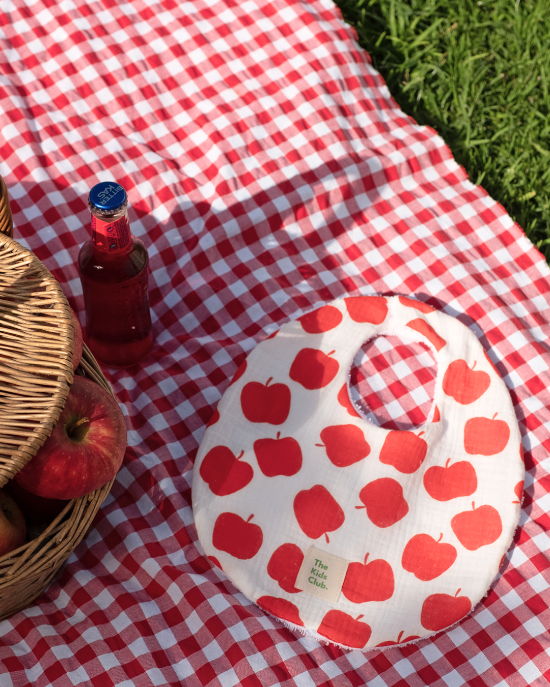 Babero Estampado Manzanas - The Kids Club