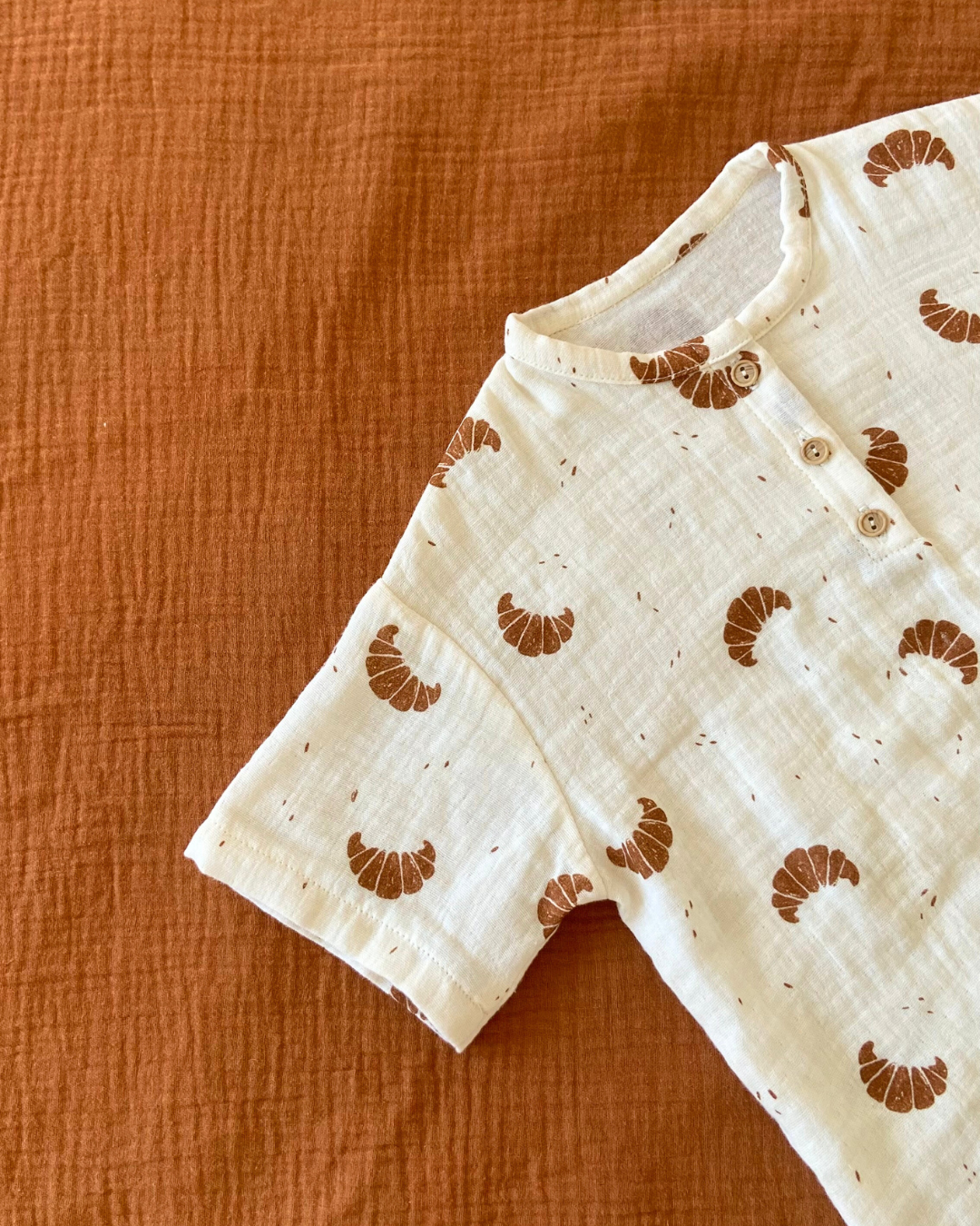 Matchy Matchy Estampado Croissant - Camisa mamá y camiseta bebé - The Kids Club