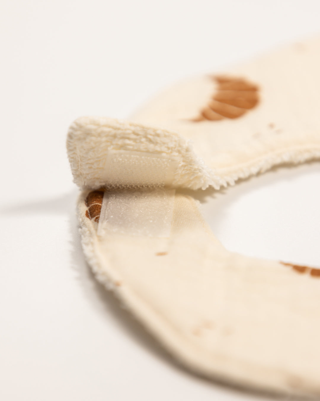 Babero Estampado Croissant - The Kids Club