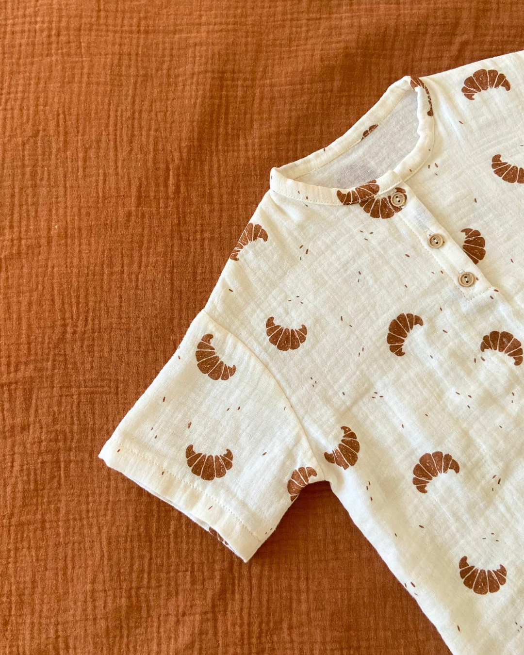 Matchy Matchy Estampado Croissant - Camisa mamá y camiseta bebé