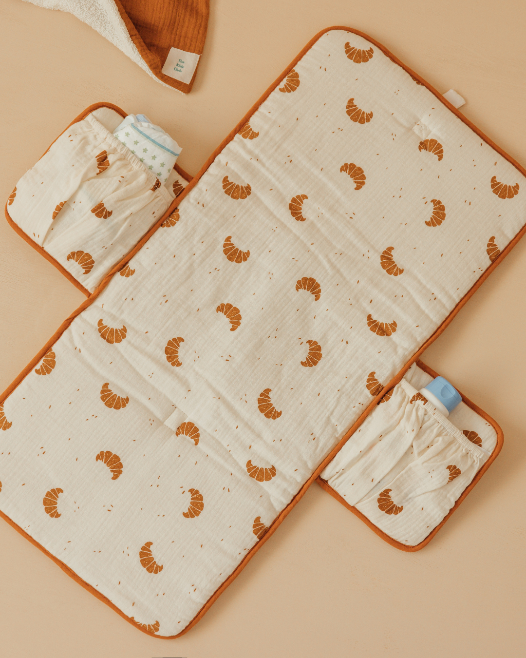 Cambiador de paseo Croissants – Acolchado, impermeable y práctico - The Kids Club